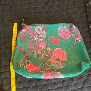 Steve madden pouch